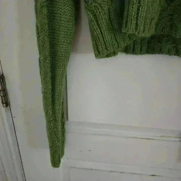 Forever 21  green cropped top size  medium - Picture 4 of 5